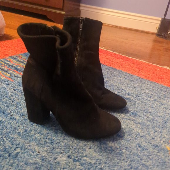Black heeled boots - Picture 1 of 3